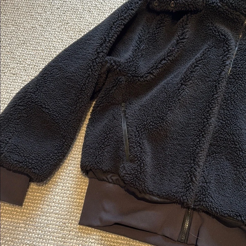 ALO Foxy Sherpa Jacket - EXCELLENT condition - size large - Picture 2 of 5